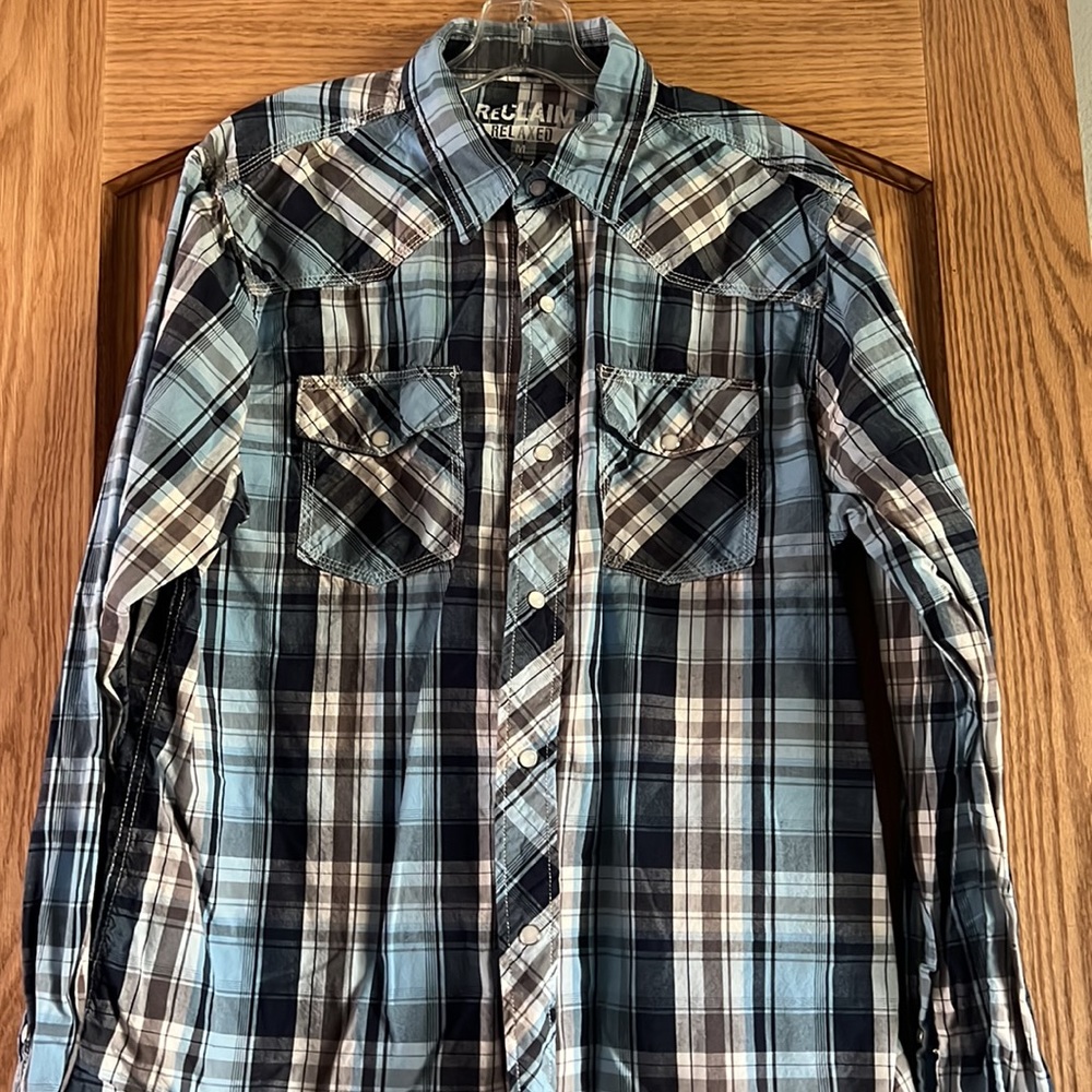 Size medium button down top - Picture 2 of 7